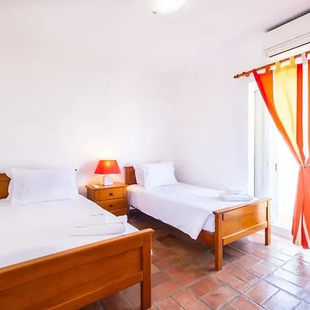 Caixinha 2 - Modern - By Salgados Beach, Shops, Bars, And Restaurants Ferienhaus